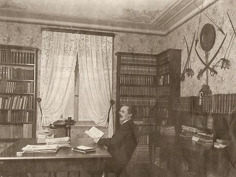 Karl May in seiner Bibliothek in Radebeul